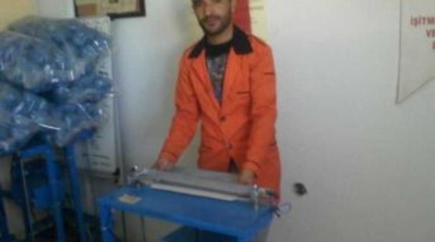 Sessiz Eller At&ouml;lyesi Bir &Ccedil;alışanıyla &Uuml;retime Devam Ediyor