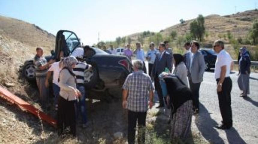 Bakan Eroğlu Kazaya Yapan Aileye Yardım Etti