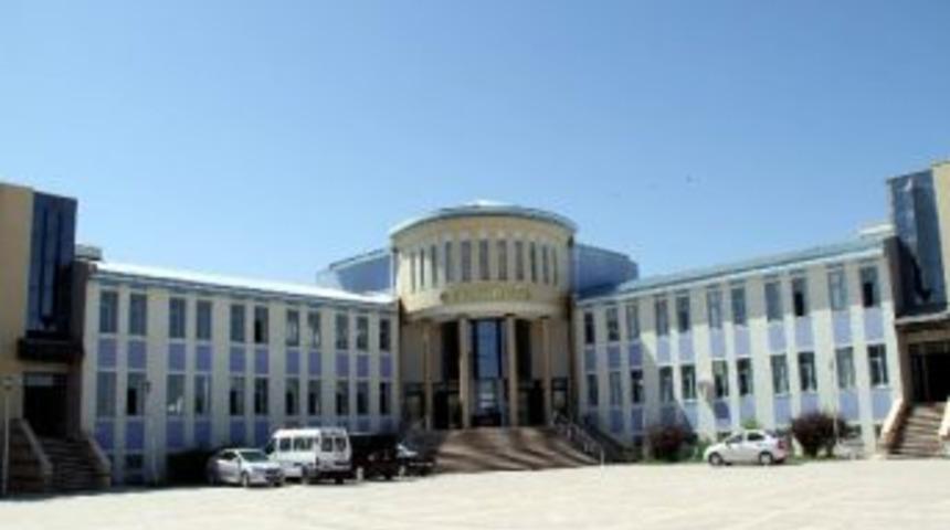 Yy&uuml; Rekt&ouml;rl&uuml;k Binası Boşaltılıyor