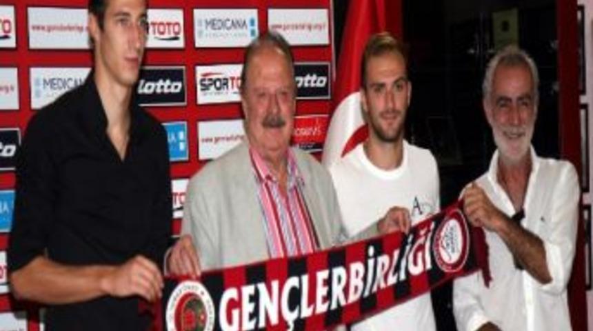 Gen&ccedil;lerbirliği'nde İki İmza