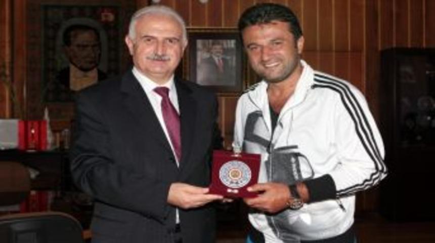 Sanica Boru Elazığspor Atat&uuml;rk &Uuml;niversitesi Stadında Antrenmanlarına Devam Ediyor