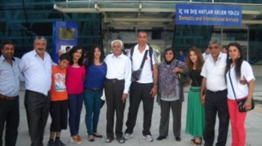 Şampiyon Sporcu Memleketinde Krallar Gibi Karşılandı