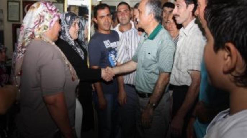 Bayraklı Belediye Başkanı Hasan Karabağ, Dernek Ziyaretlerinde Ter&ouml;r&uuml; Kınadı