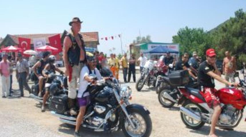 Motosiklet Tutkunları Karşıyaka'da Buluşuyor