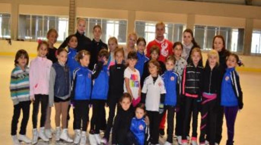 İstanbul B&uuml;y&uuml;kşehir Belediyespor Buz Pateni Takımı&rsquo;ndan Erzurum&rsquo;a &Ccedil;ıkarma