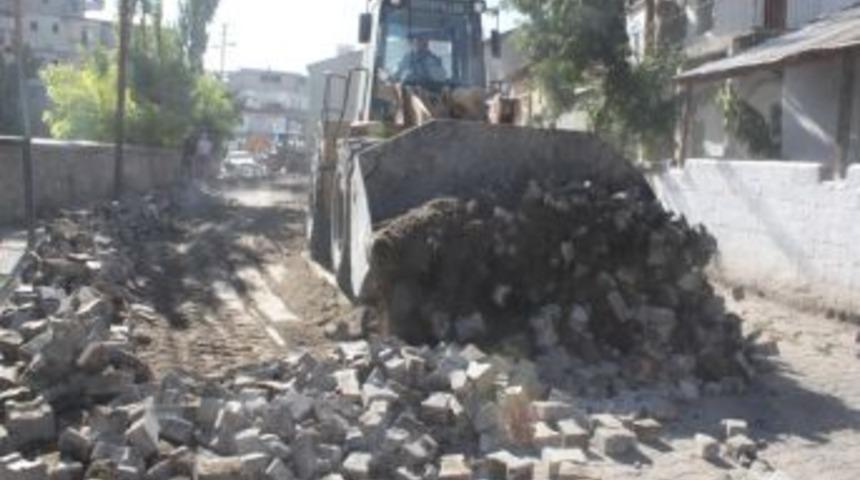 Muş Belediye Başkanı Dede, Yol Yapım &Ccedil;alışmalarını Inceledi