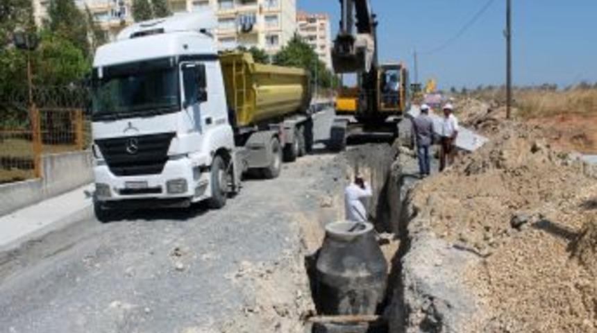 Beylikd&uuml;z&uuml;'nde Yağmur Suyu Kanal &Ccedil;alışmaları Tamamlanıyor