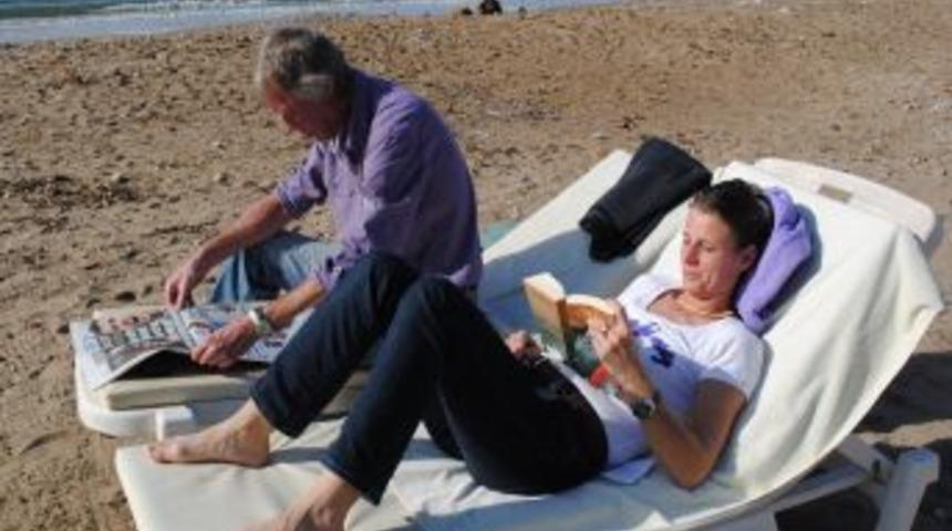 T&uuml;rkiye'ye Tatile Gelen Rus Turistlerin Y&uuml;zde 92'si Yanında Kitap Getiriyor