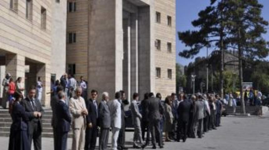 Vali Şerif Yılmaz G&ouml;revine Başladı