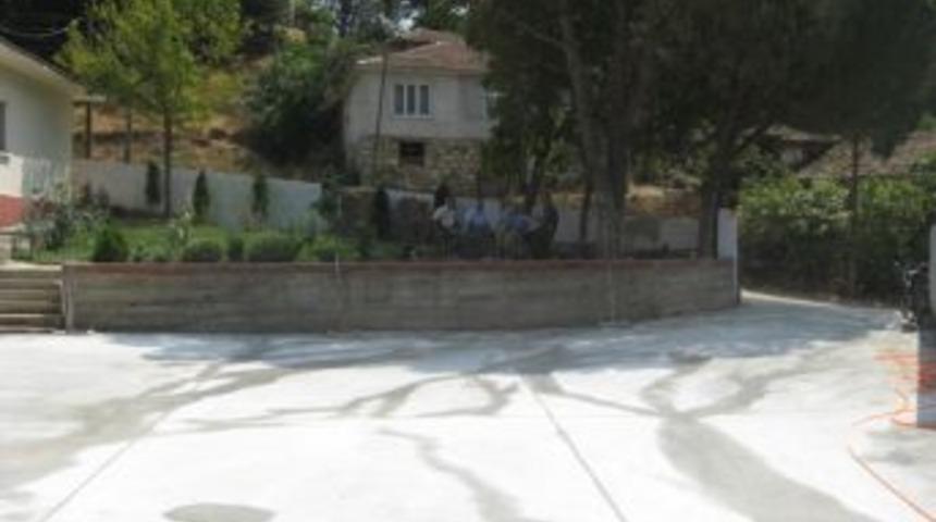 Yolindi İlkokulu'nda Bah&ccedil;e D&uuml;zenlemesi