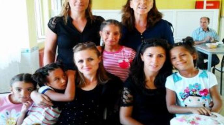 Ak Partili Kadınlar Hasta Ve &Ccedil;ocukları Unutmadı