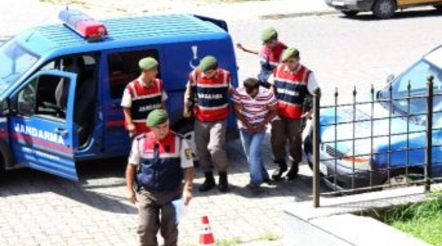 Ka&ccedil;ırmak İstedi Gelmeyince Kafasına Taşla Vurarak &Ouml;ld&uuml;rd&uuml;