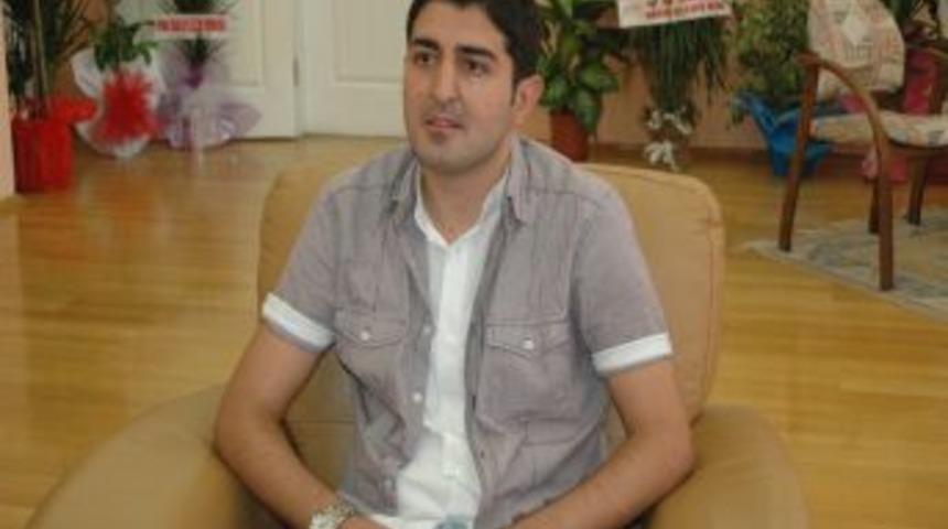 Rekt&ouml;r Kocacık, KPSS T&uuml;rkiye Birincisine Plaket Verdi