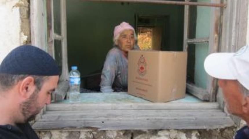 Burhan-Der'den 800 Dağ K&ouml;yl&uuml;s&uuml;ne Gıda, 500'&uuml;ne Elbise Yardımı