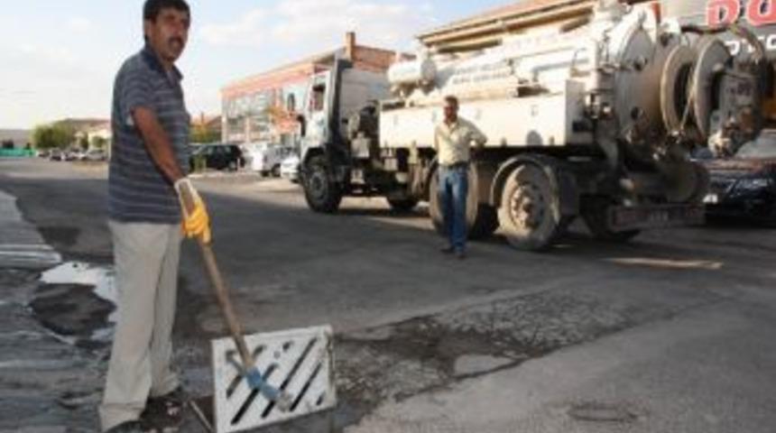 Aksaray'da Demir Izgaralar &Ccedil;alınıyor