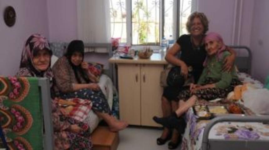 Başkan Yardımcısı Ustamehmetoğlu Huzurevini Ziyaret Etti