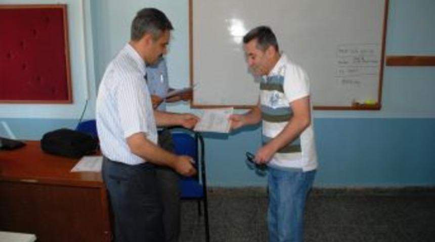 İnternet Kafe Sahipleri Belgelerini Aldı