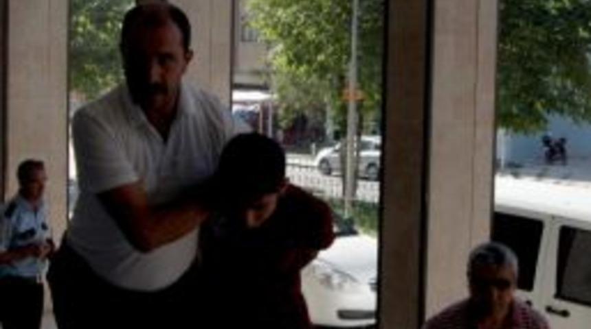 Babasını Balyozla &Ouml;ld&uuml;ren Gen&ccedil; Tutuklandı