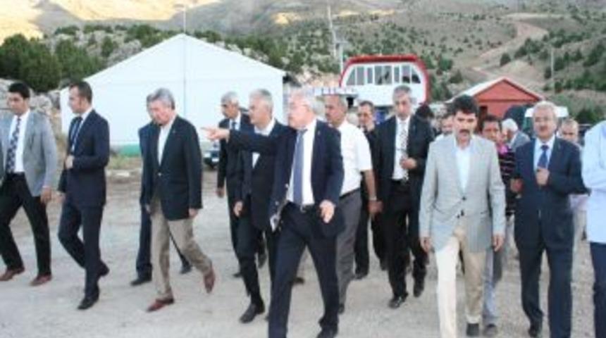 Bakan Yıldırım, Ergan Dağı Kayak Tesisleri'nde Incelemelerde Bulundu