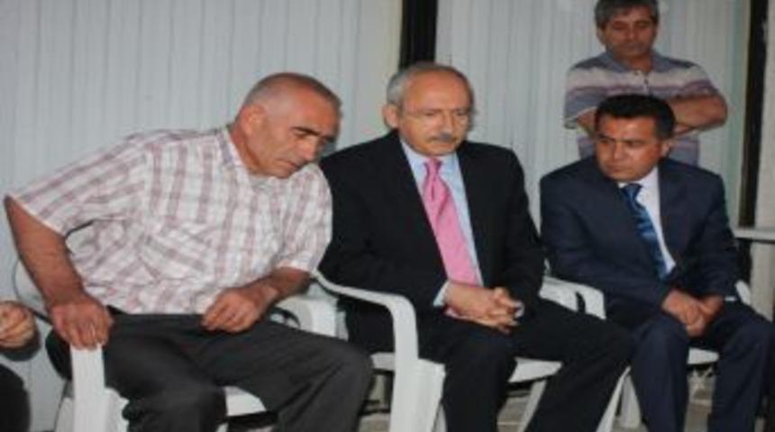 Kılı&ccedil;daroğlu, Şehit Evine Taziye Ziyaretinde Bulundu (2)