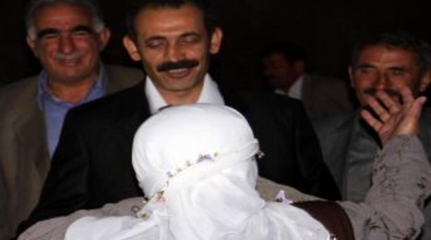 Ak Partili Tanış 52 Gün Sonra Ailesine Kavuştu