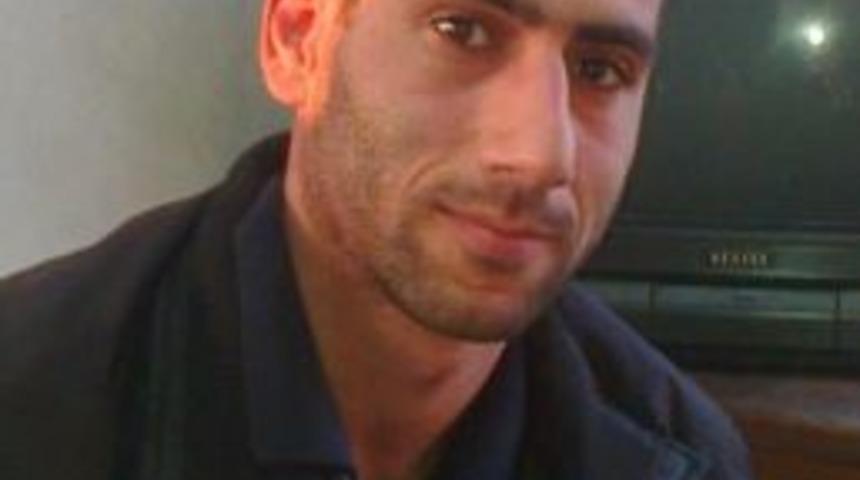 Ağa&ccedil; Keserken Yanan Kişi &Ouml;ld&uuml;