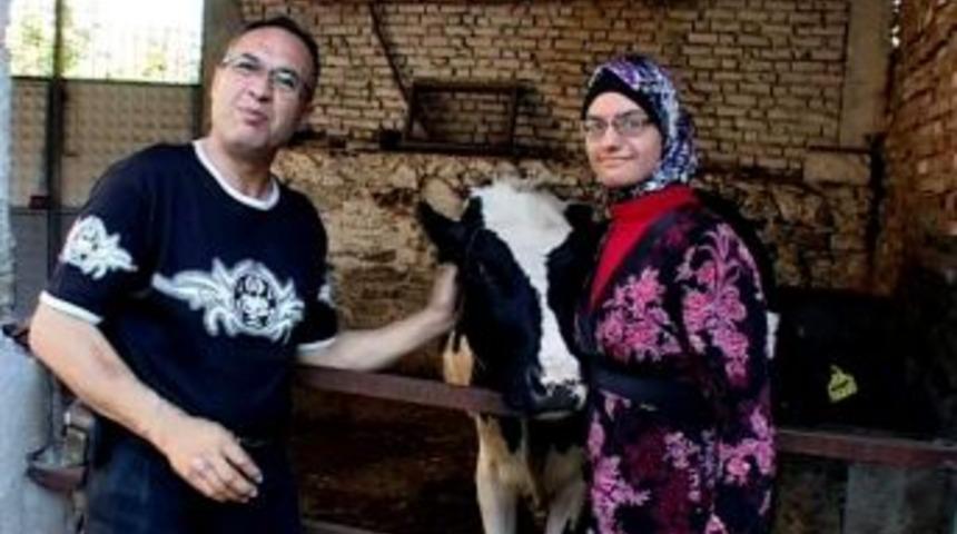 Alman Lena Köylü Kızlara Taş Çıkarttı