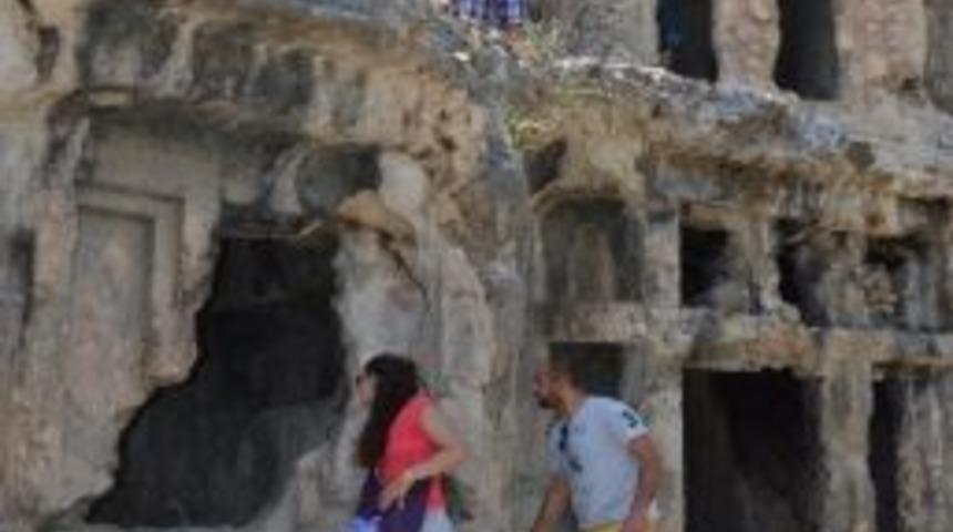 Antik Kente Ziyaret&ccedil;i Akını