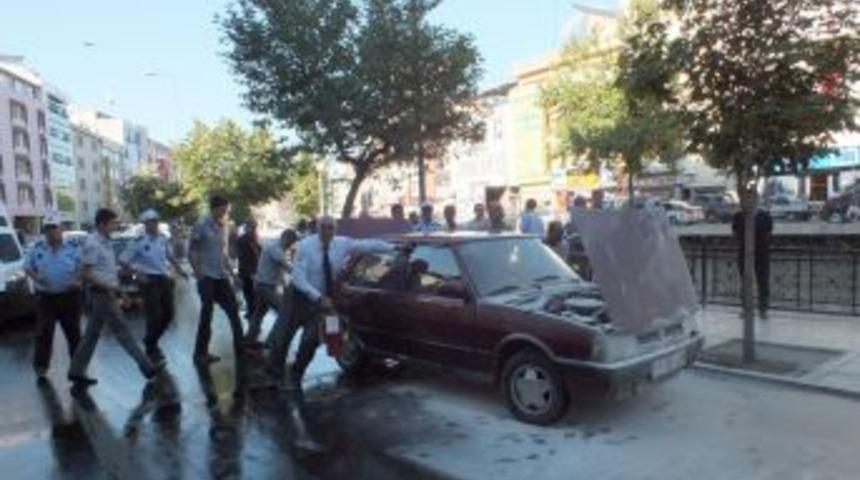 Seyir Halindeki Otomobil Yandı