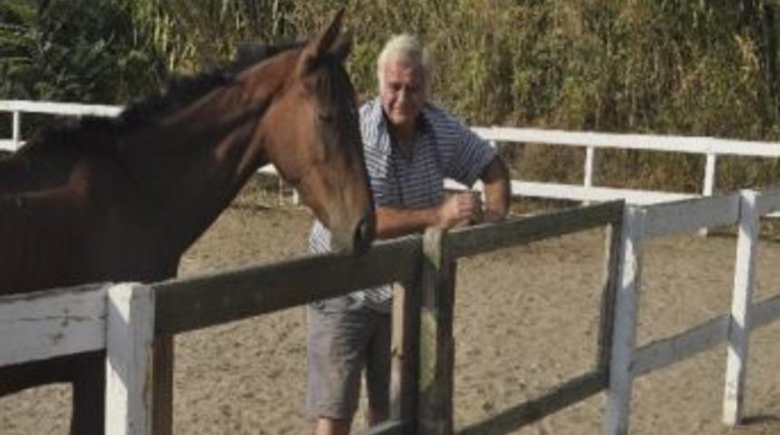 Kalan tek atına sarılıp ağladı