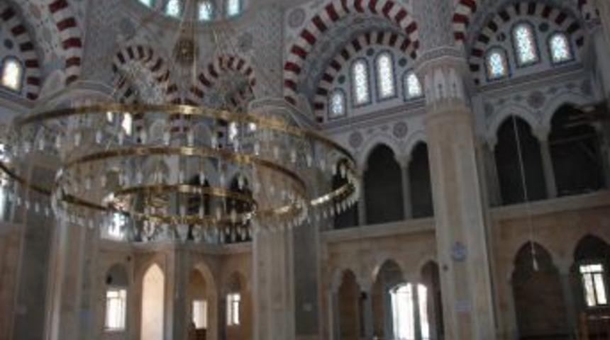 Didim Merkez Cami Hayırseverlerin Yardımlarını Bekliyor