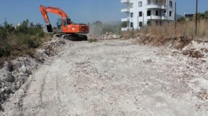 Toroslar Belediyesi Yeni Yol A&ccedil;ma &Ccedil;alışmalarını S&uuml;rd&uuml;r&uuml;yor