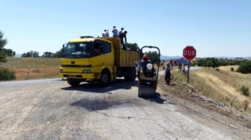 Eskigediz Beldesini K&uuml;tahya Karayolu'na Bağlayan Ana Yolda Asfalt &Ccedil;alışması