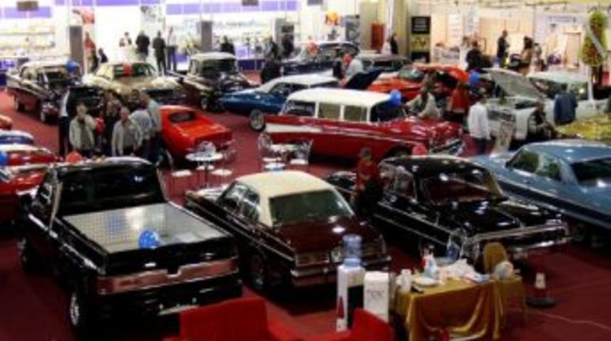 İzmir Fuarı'nda Klasik Ve Spor Otomobil Şovu