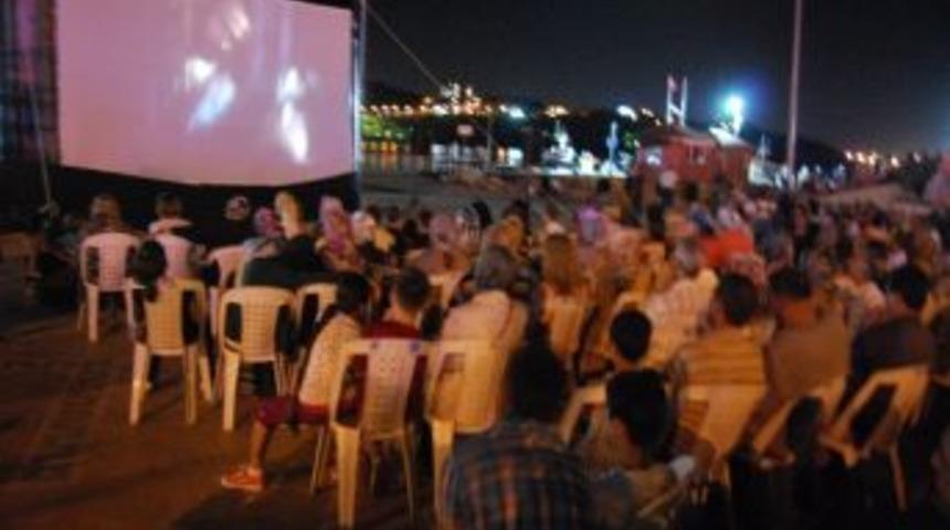 Gemlik Yazlık Sinemayı Sevdi