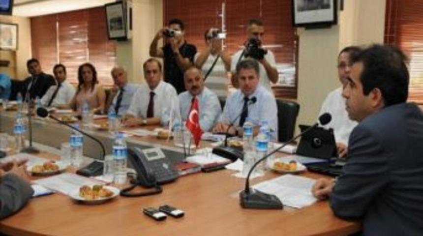 G&uuml;zeloğlu: &ldquo;mersin, İşsizlikle M&uuml;cadelede Başarılı Bir İl&rdquo;