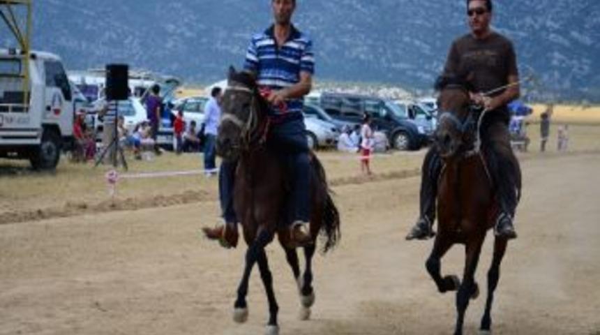 Ormana Nazmi Civan Rahvan At Yarışları Yapıldı