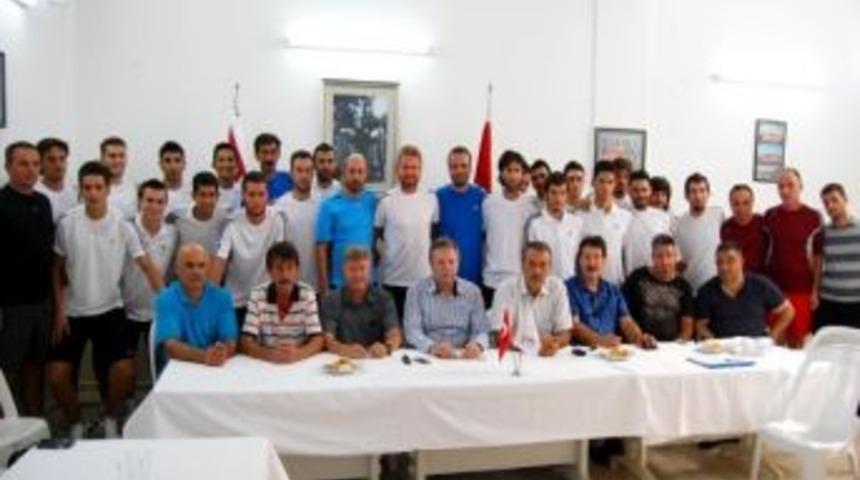 Ayvalıkg&uuml;c&uuml; Belediyespor Sahaya İndi