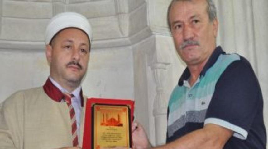 Trabzon'da M&uuml;ezzine Hizmetlerinden Dolayı Plaket