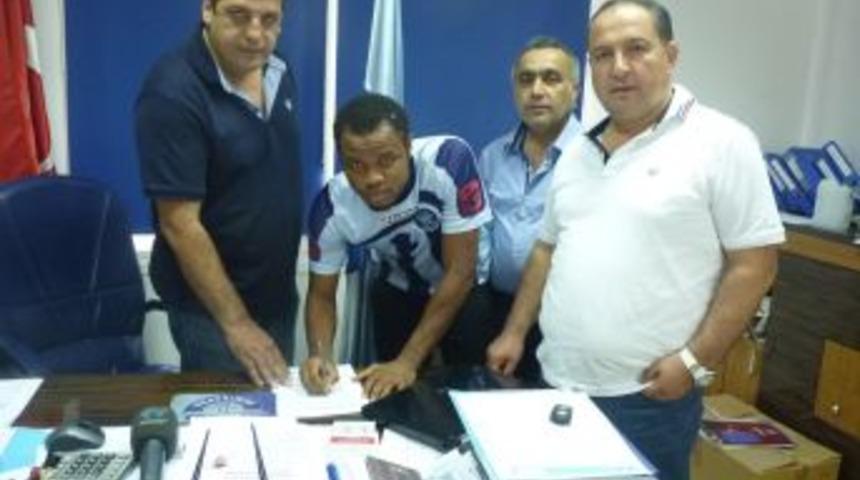 Demirspor'da iki imza