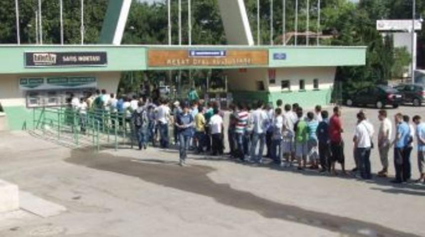 Bursaspor'da Biletler Satışa &Ccedil;ıktı