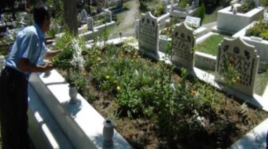 Altan Ailesi Mezarı Başında Anıldı