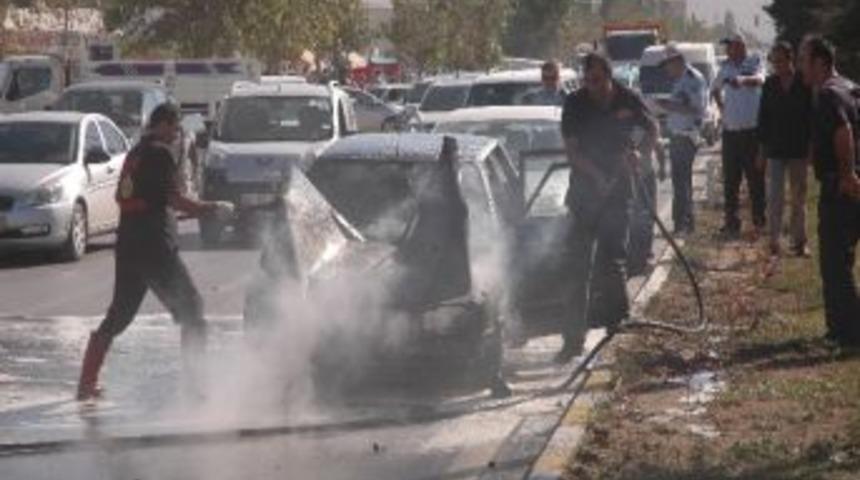 Van'da Otomobil Yangını
