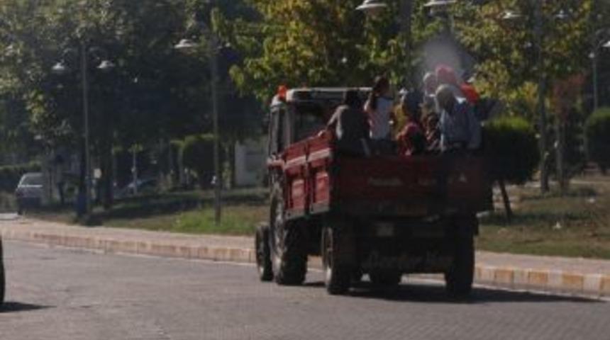 Trakt&ouml;r R&ouml;morkunda Tehlikeli Yolculuk