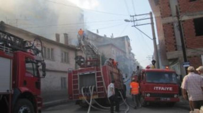 Hisarcık&rsquo;taki Ev Yangınında 1 İtfaiye Eri Yaralandı