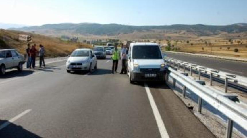 Boz&uuml;y&uuml;k&rsquo;te Trafik Kazası: 1 Yaralı