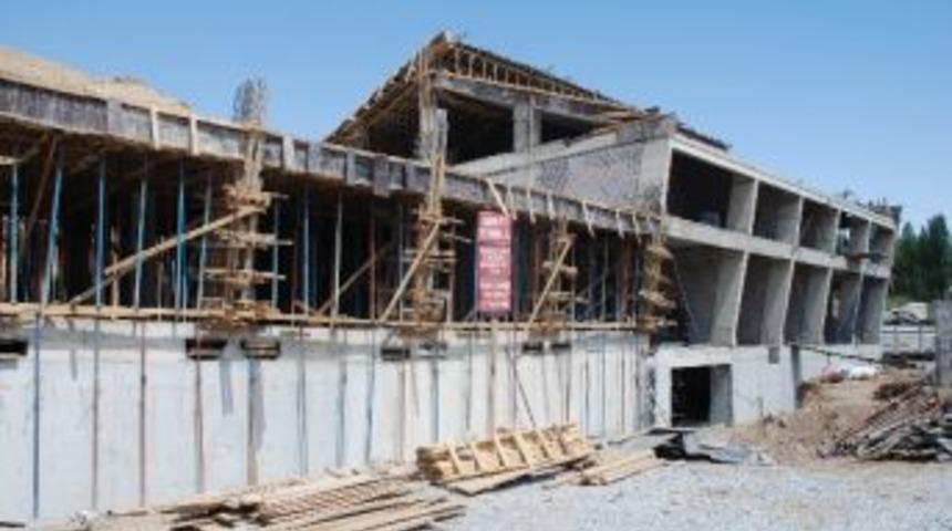 Hal Binası İnşaatı Devam Ediyor