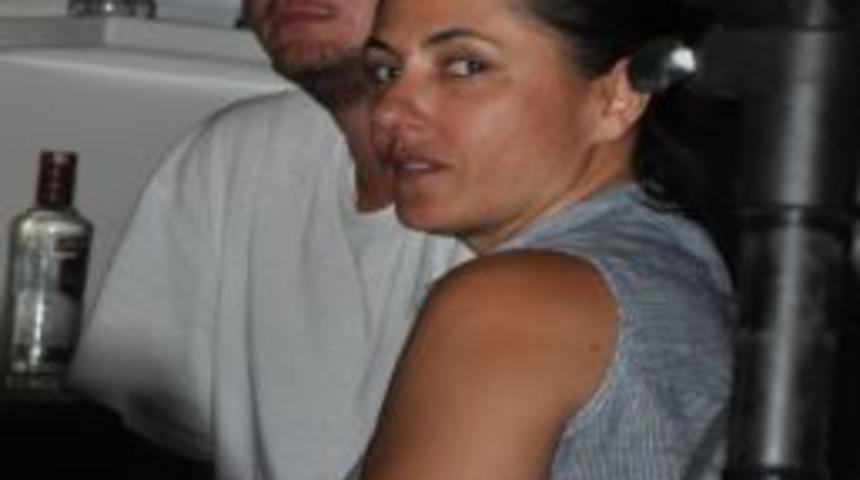 Yeni Evli Meltem Cumbul Kuşadası'nda G&ouml;r&uuml;nt&uuml;lendi