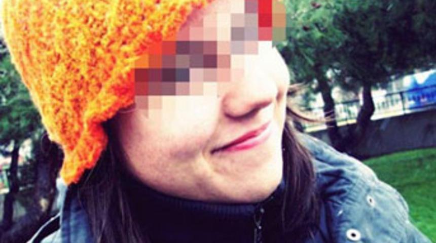 Ekmek bı&ccedil;ağıyla annesinin boğazını kesti