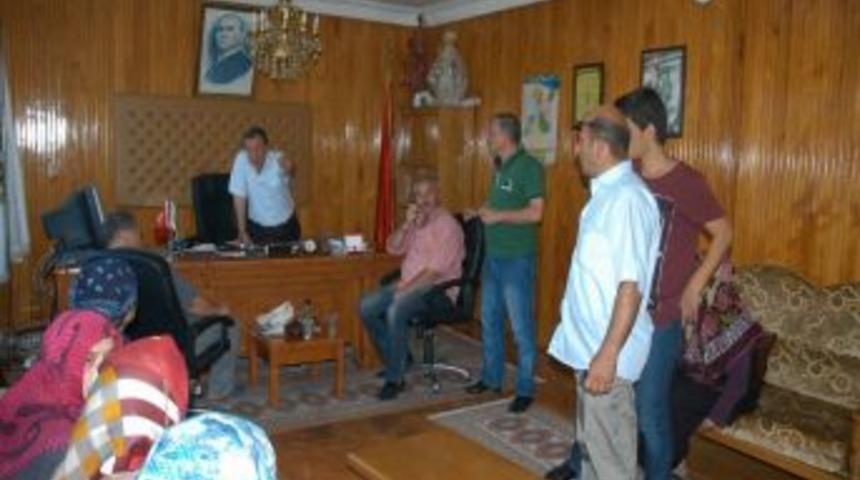 &Ccedil;imento Fabrikası Istemeyen &Ouml;fkeli Kadınlar, Belediye Başkanıyla Tartıştılar